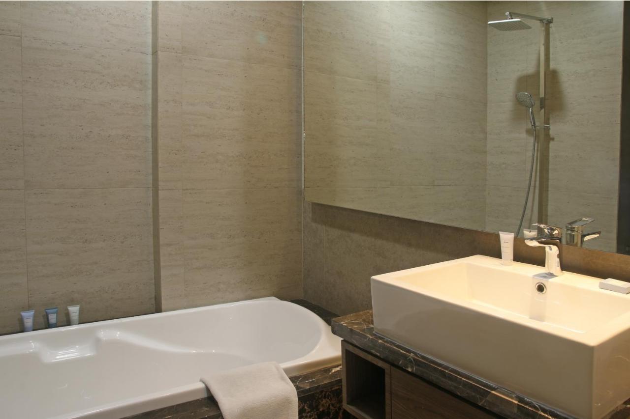 Graha Makara Suite Hotel & Residence Cikarang Kültér fotó